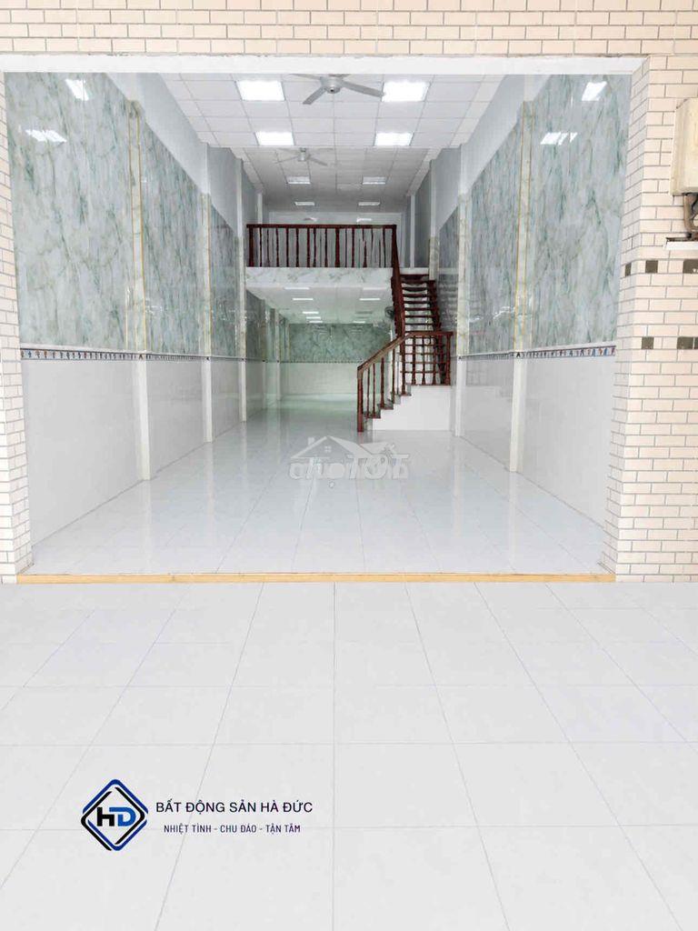 Nhà đúc lửng 4.5x40 mặt đường nhựa 7m thông