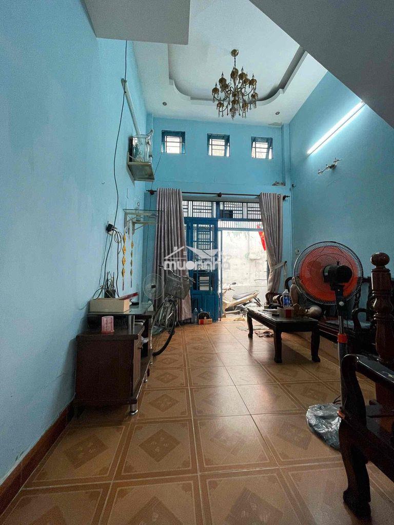 Cho thuê nhà 3 phòng ngủ đường xvnt hướng 2 chiều. giá 9tr/th