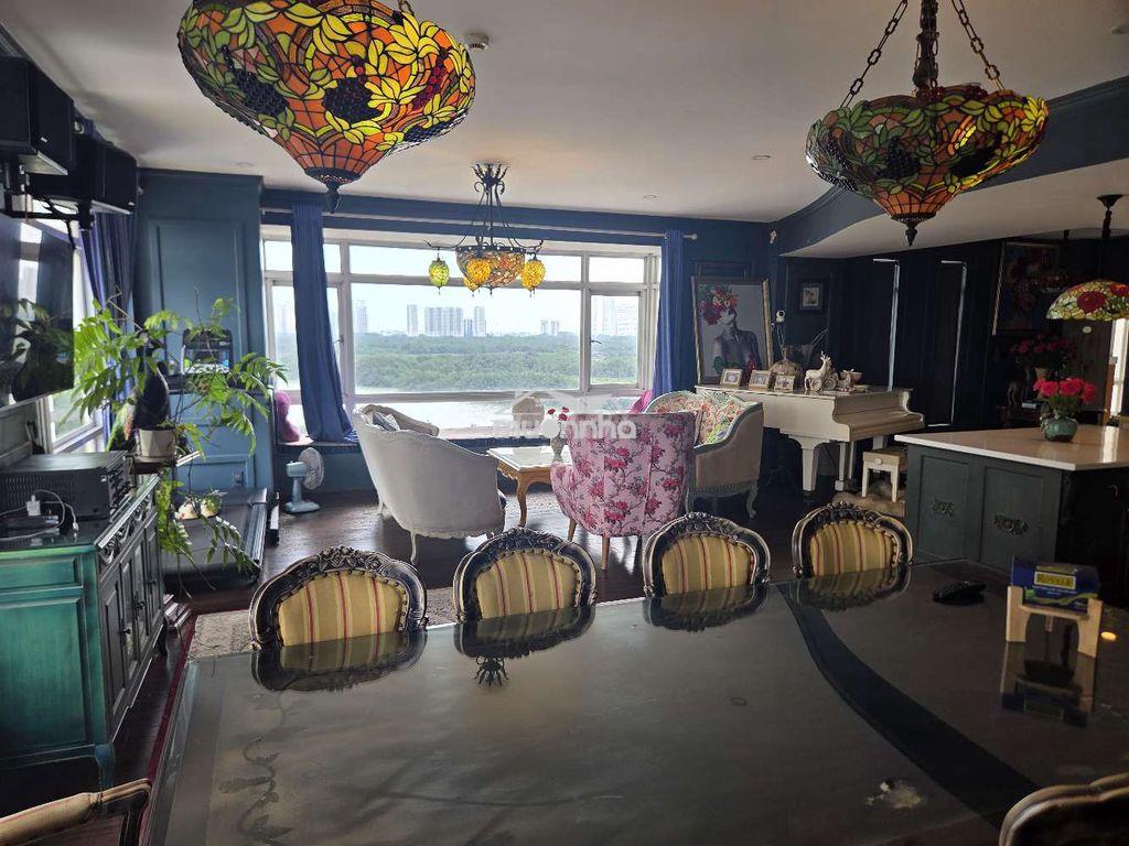 Bán căn hộ góc 3 mặt view sông,179m2 + 36m2 hành lag riêng, 2 chổ  oto - 2
