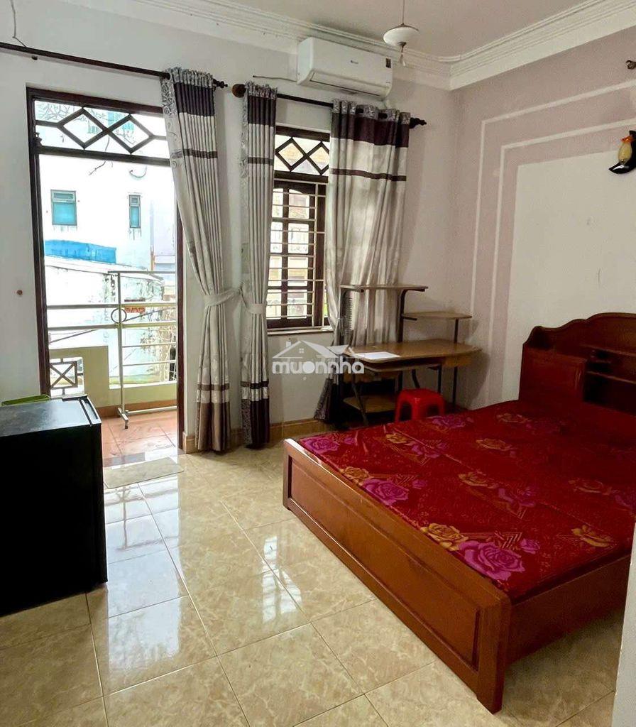 Phòng có ban công dành cho nữ đầy đủ tiện nghi - 2