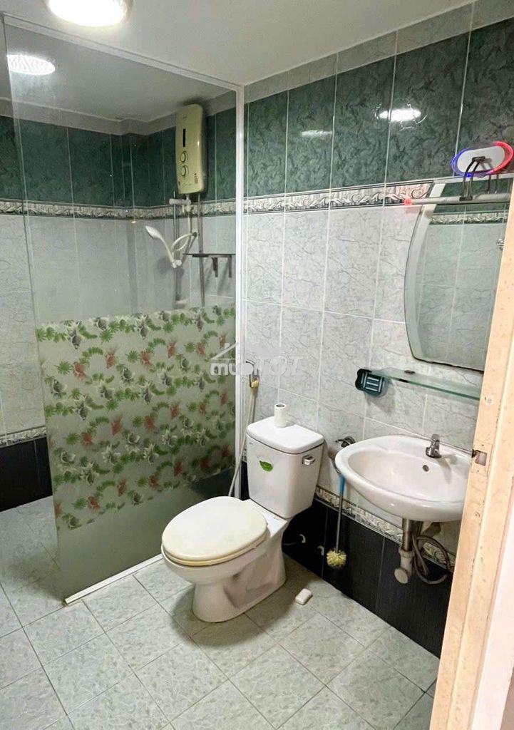 Phòng có ban công dành cho nữ đầy đủ tiện nghi - 4