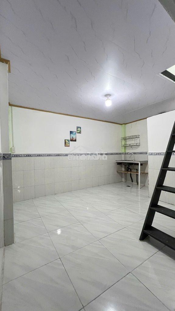 Chính chủ phòng mới gác suốt cực rộng cao 2m không đụng đầu, giá 2tr7 - 3