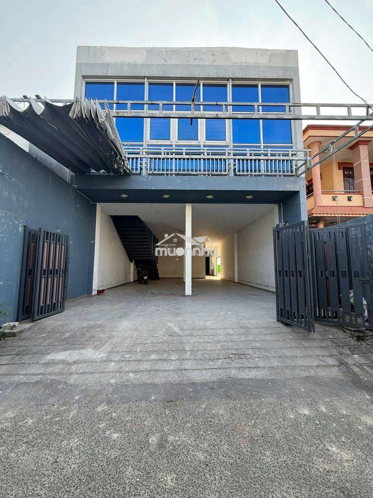 Toà nhà văn phòng hẻm xe hơi