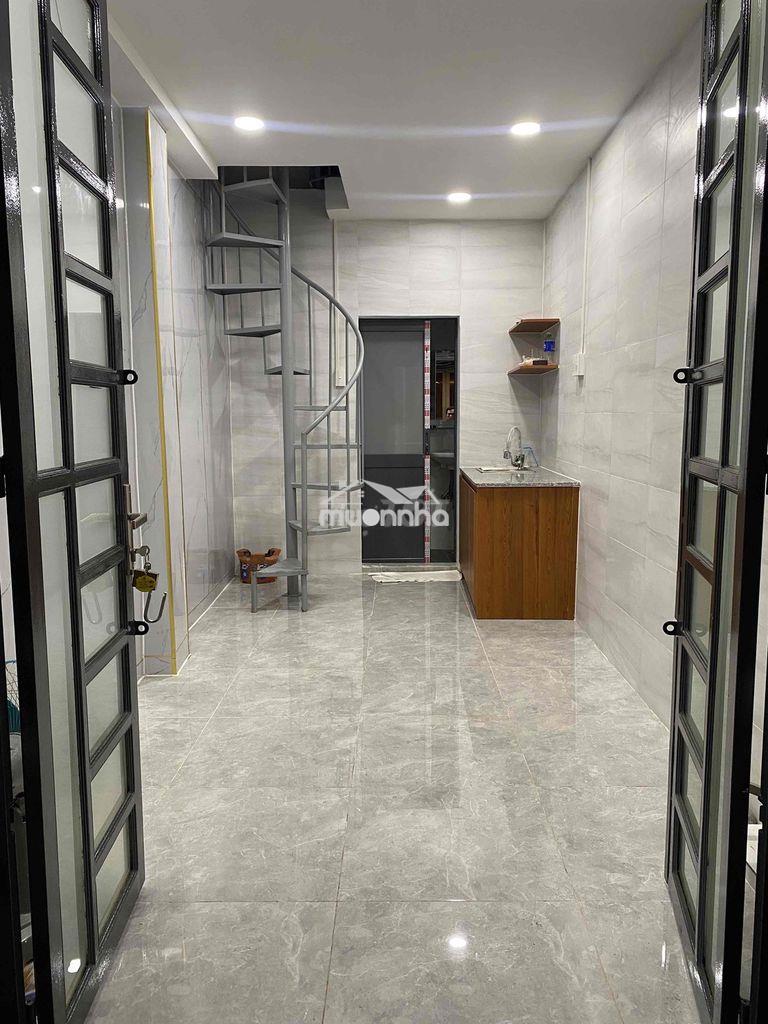 Cần bán nhà mặt tiền hẻm 120/ trần hưng đạo, ra hẻm 131 bùi viện.q.1