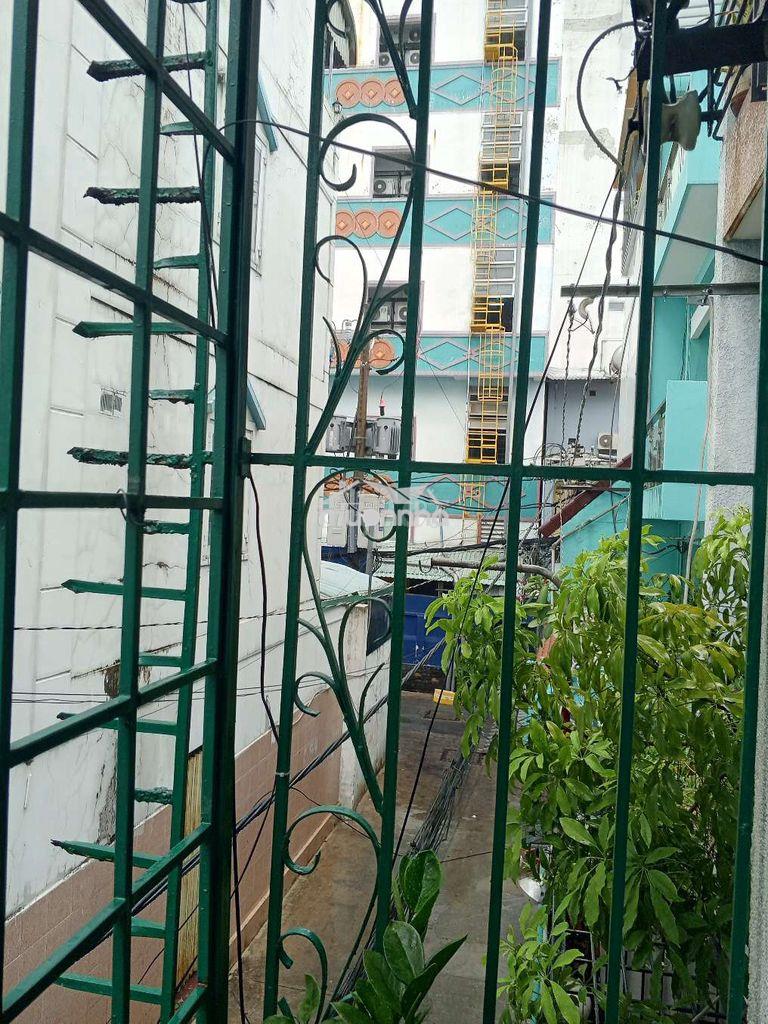 Gần sân bay, gần chợ pvh đường lê văn sỹ.