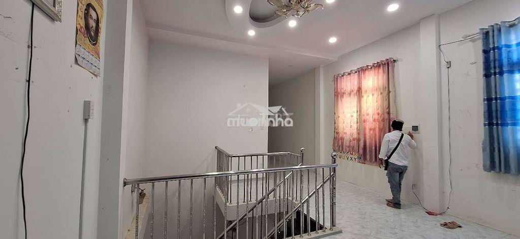 Cho thuê nhà 1 trệt 1 lầu , 3pn. đường gs18. p. dĩ an, giá 10 triệu/th - 3