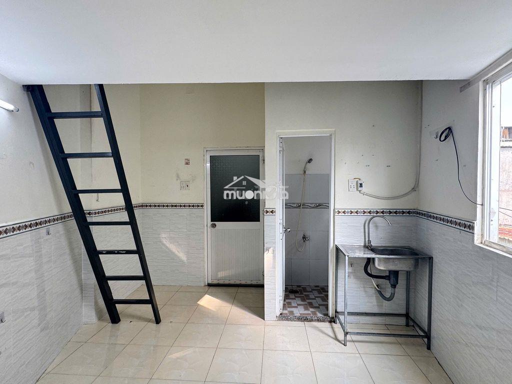 Phòng trọ gác rộng máy lạnh đoàn văn bơ q4 - 4