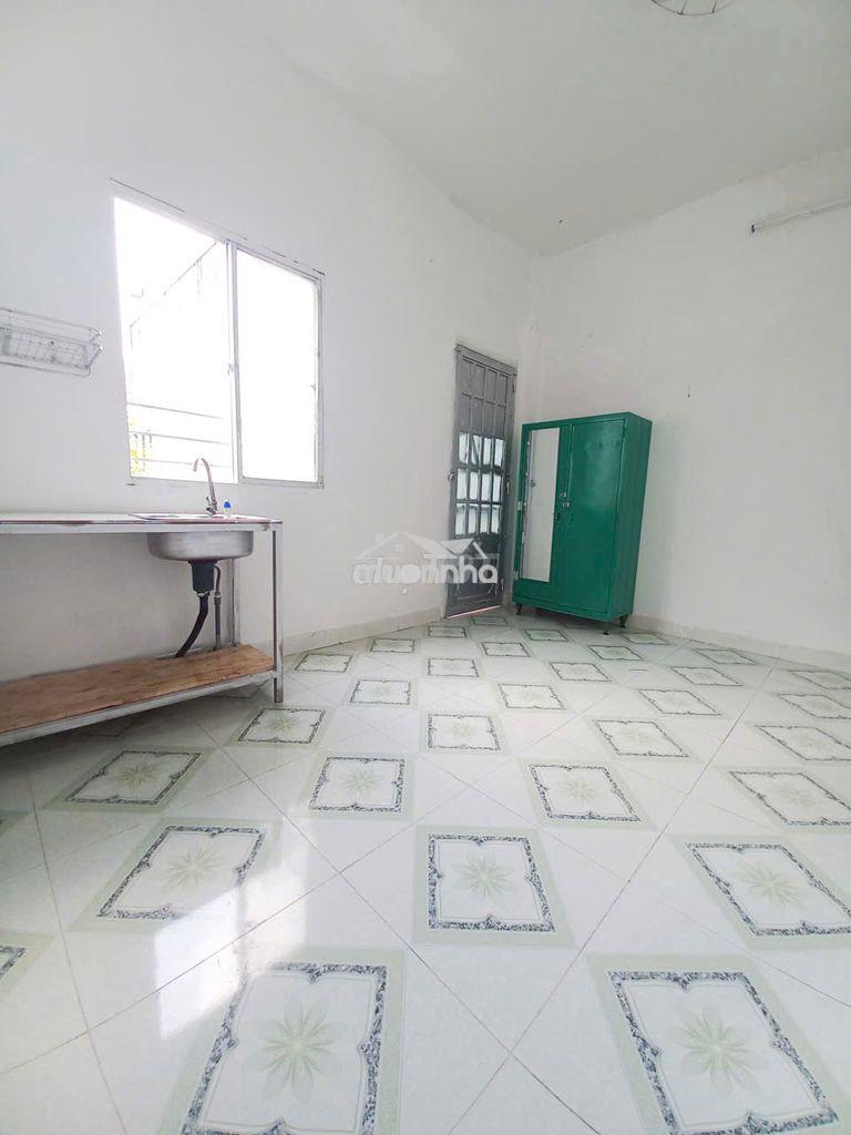 Cho thuê phòng 20m2, có máy lạnh, gần trường tôn đức thắng - 2