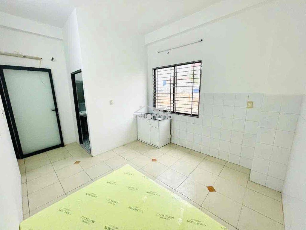 Phòng trọ giá rẻ có cửa sổ trời - sẵn máy lạnh, nệm sát cầu chà và q5 - 3