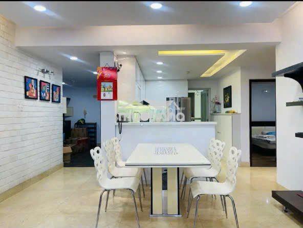 Cần cho thuê căn hộ hùng vương plaza p12. q5