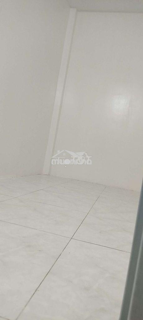 Phòng máy lạnh mát mẻ diện tích 30 mét vuông gần đường lê trọng tán - 4