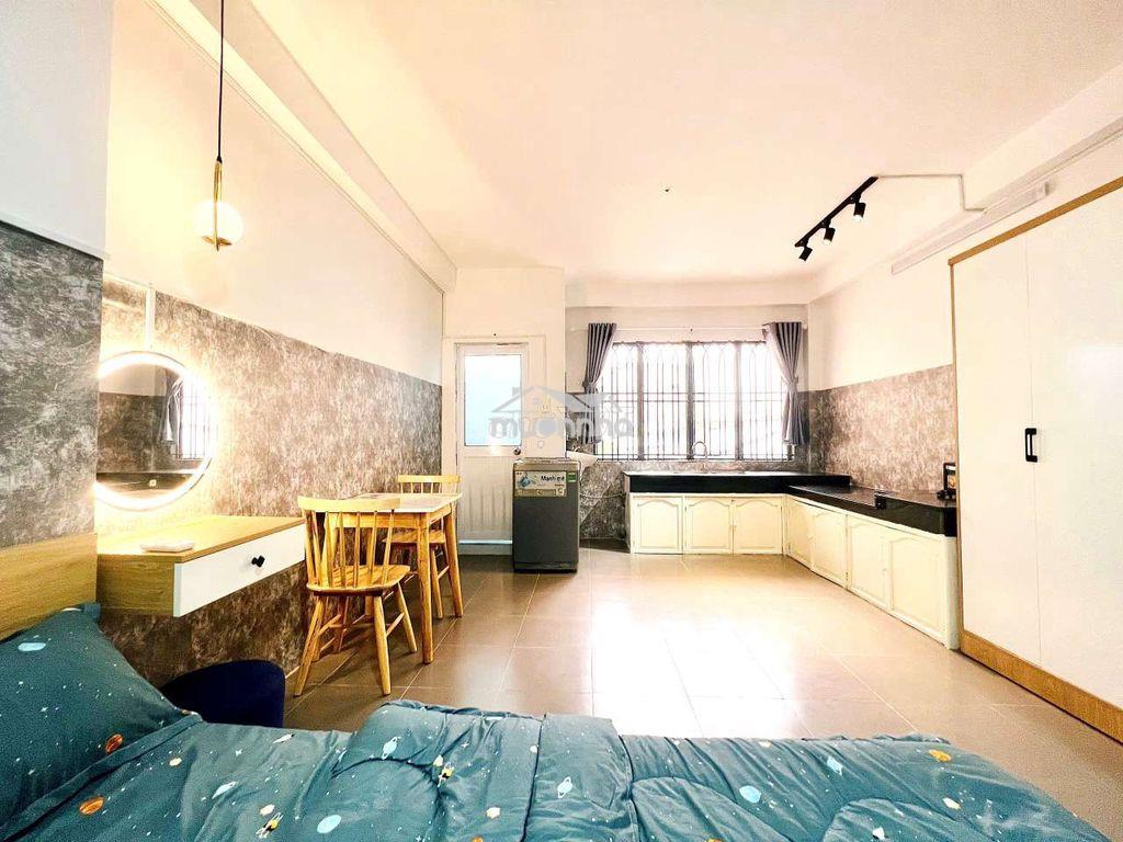 Studio bếp chữ l rộng, cửa sổ lớn, ngay khu cộng hòa - 2