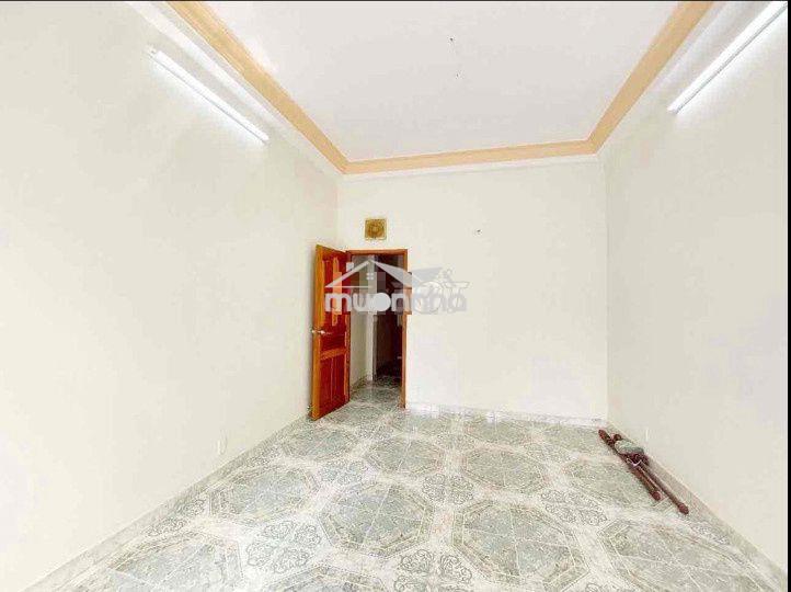 5pn, 3wc. nhà 3 lầu hẻm xe hơi 286 tô hiến thành, p15, q10. dt: 4x14m - 3