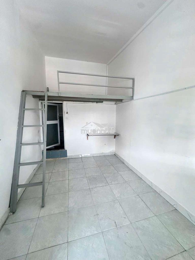 Ban công lầu 4, giờ tự do, cách trường đại học văn hiến 500 m - 2