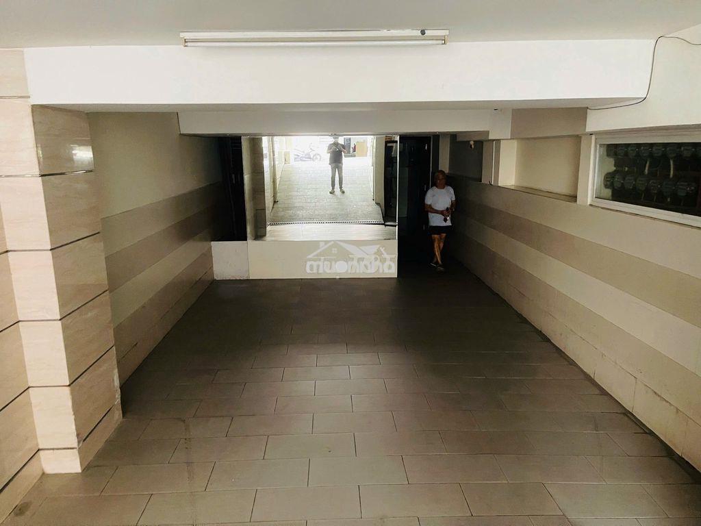 Có thang máy - nhà an dương vương, q5 - dt 5x24m, hầm 3tầng - 4