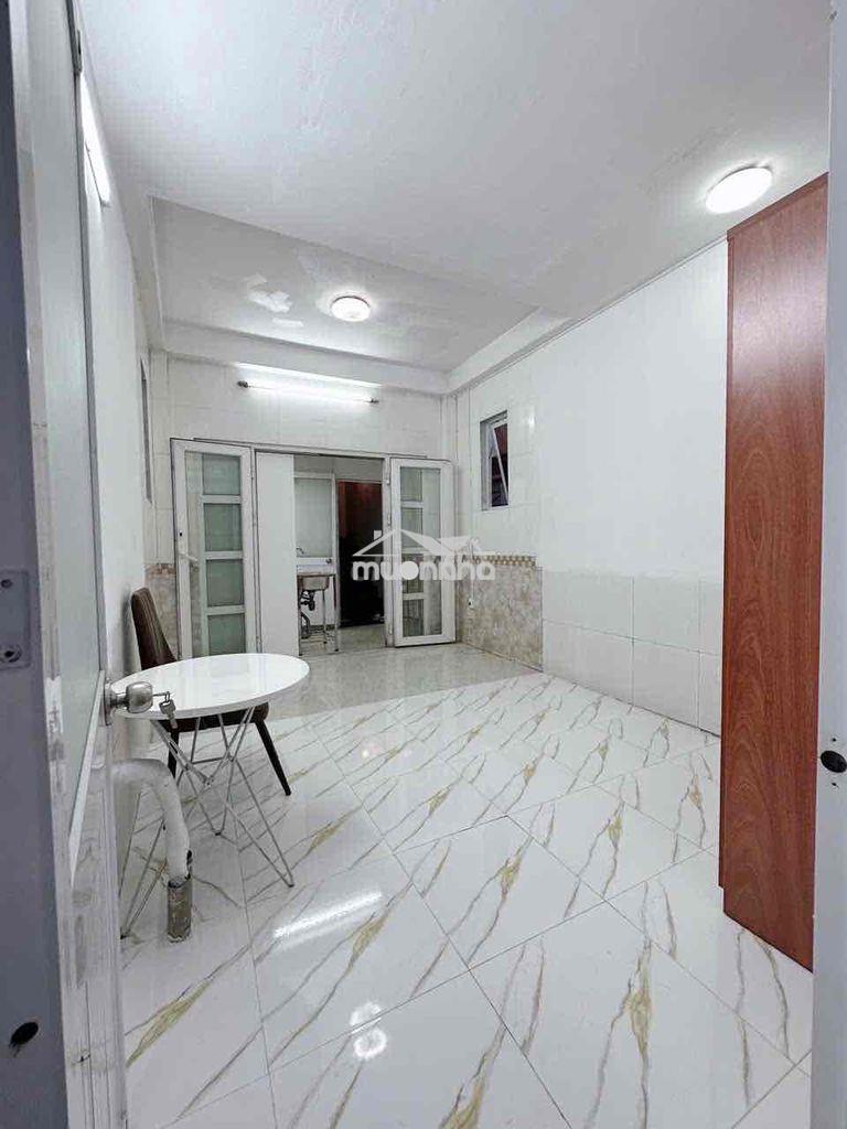 Phòng trọ giá rẻ gần q5 ban công cửa sổ gần đại học y dược, đh mở mới - 2