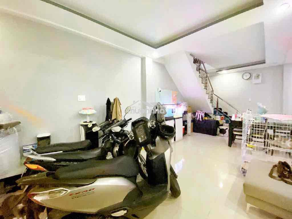 Rộng là được: 5mx10m,cách 1 căn ra mặt tiền thông nguyễn tri phươngq10 - 2