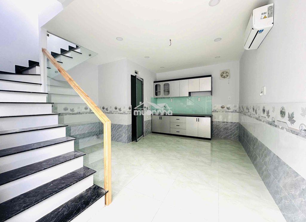 Nhà xây mới có hoàn công đối diện trường đh nguyễn tất thành apđ.q12 - 3