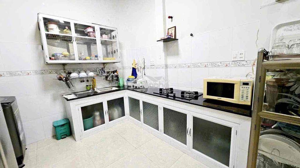 Diện tích khủng 2 tầng . ngay chân cầu chà và tiện qua quận 5 - 4