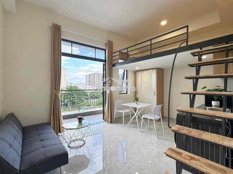 Chdv mới xây có gác bancol ngay ngã 4 bốn xã gần vhu