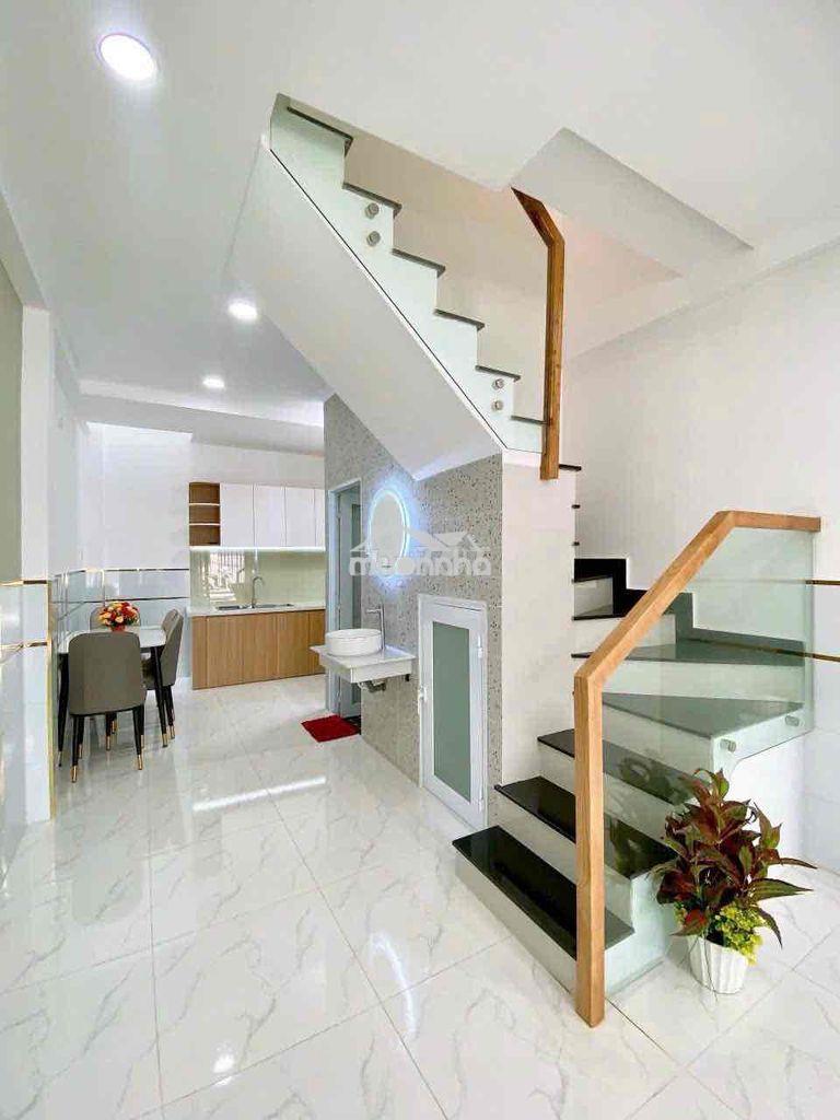 - Bán nhà đẹp hẻm xe hơi đs21, p8, gv -dt : 1 trệt 1 lầu, hẻm xe hơi đ - 3