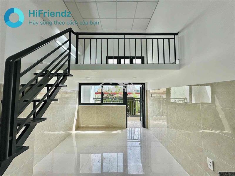 Phòng ban công thang máy siêu thoáng mát cho anh chị em