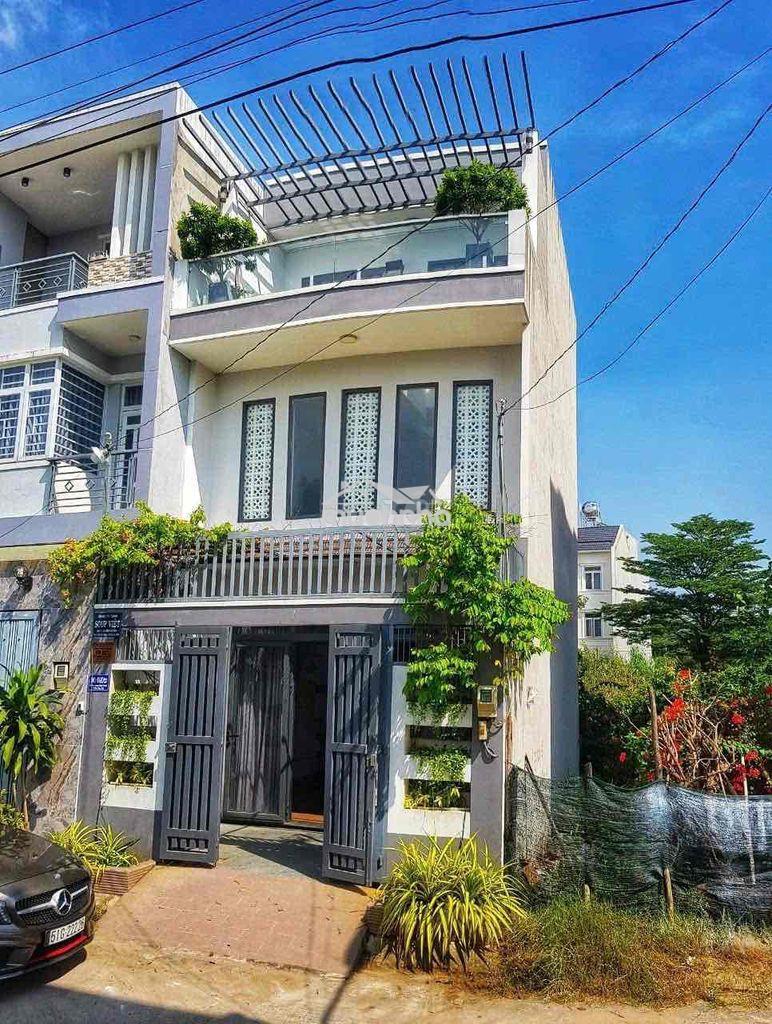 Nhà đẹp 2lầu sẵn nội thất - gần bưng ông thoàn q9 - đường oto