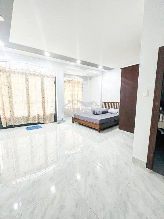 Cho thuê nhà hẻm lớn đường số 4, cxđt q3, 6x12m trệt 3 lầu, giá 37tr - 3