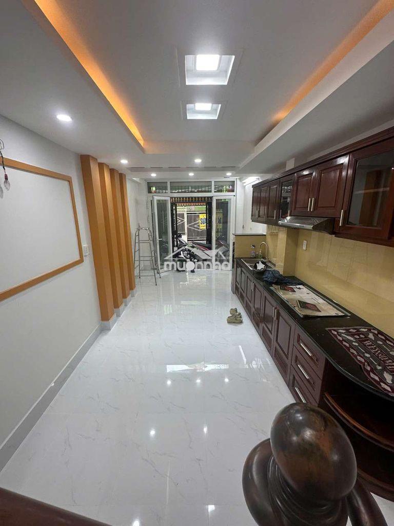 Nhà nguyên căn  3 phòng - 2