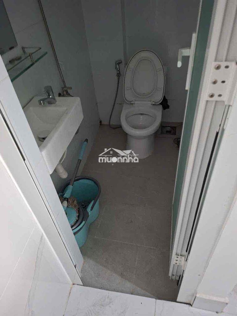Nhà bán khu chợ thiếc 1 trệt 2 lầu sân thuợg nhà đẹp ở liền - 2