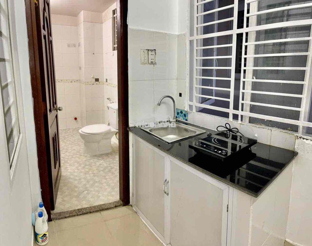Căn 2pn 1wc nội thất đầy đủ quận 3 gần vòng xoay dân chủ - 2