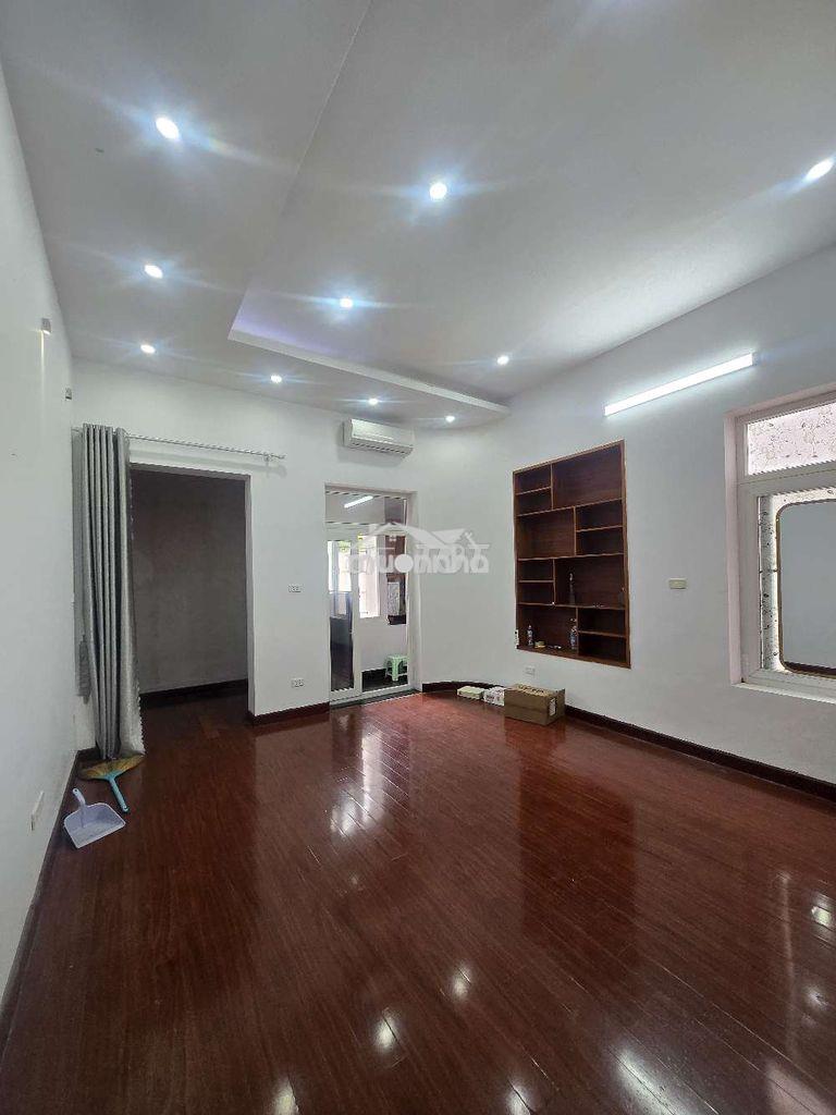 Cho thuê căn hộ 30 m2, tầng 2 của mặt phố số 172 triệu việt vương - 2