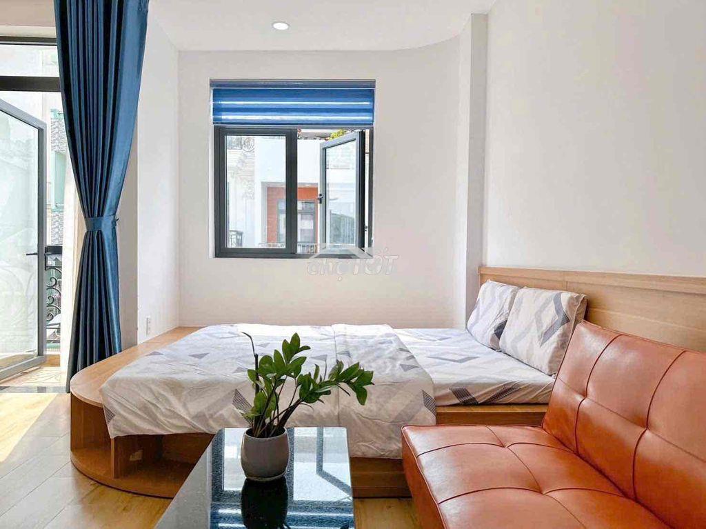 Thuê ngay căn hộ dịch vụ studio 35m2 ban công thoáng mát giáp q1 - 2