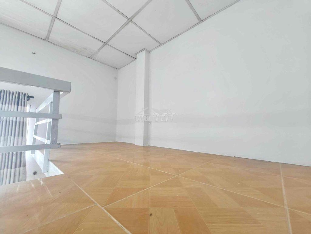 Sẵn nhiều phòng gác rộng rãi - 4