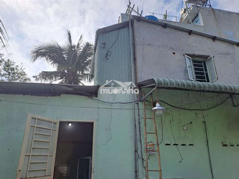 Nhà cấp 4,1 trệt, 1 lầu (gác đúc giả lầu) gần cầu phú long, chợ đường