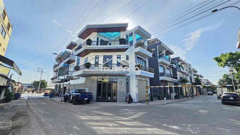 Căn nhà phố hai mặt tiền giá mềm hơn thị trường