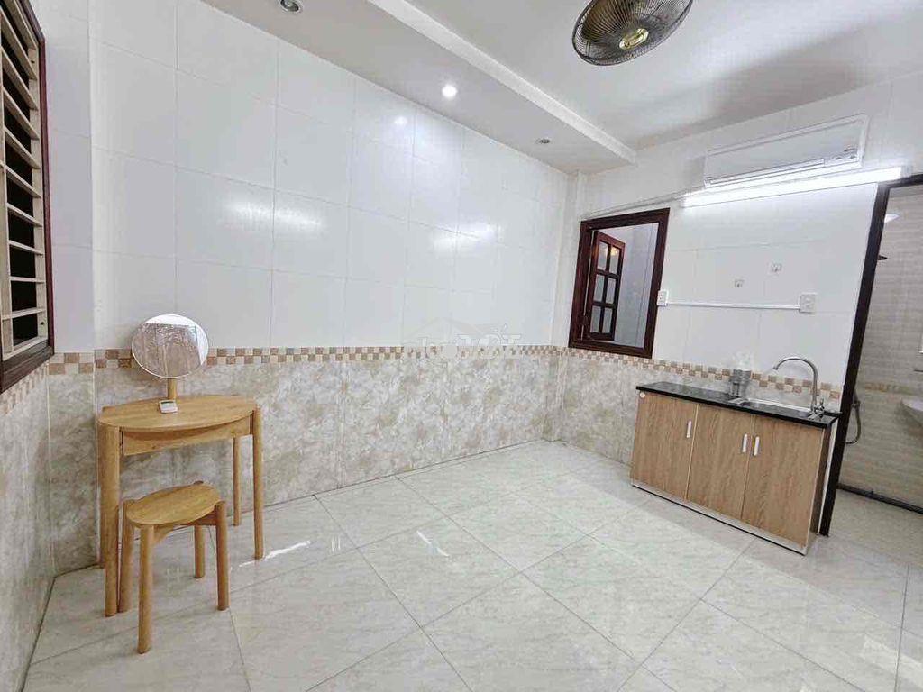 Phòng trọ giá rẻ gần q5 ban công cửa sổ gần đại học y dược, đh mở mới - 4