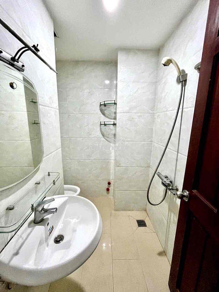 Phòng ban công lớn, khu dân cư dân trí cao, gần đại học rmit - 4
