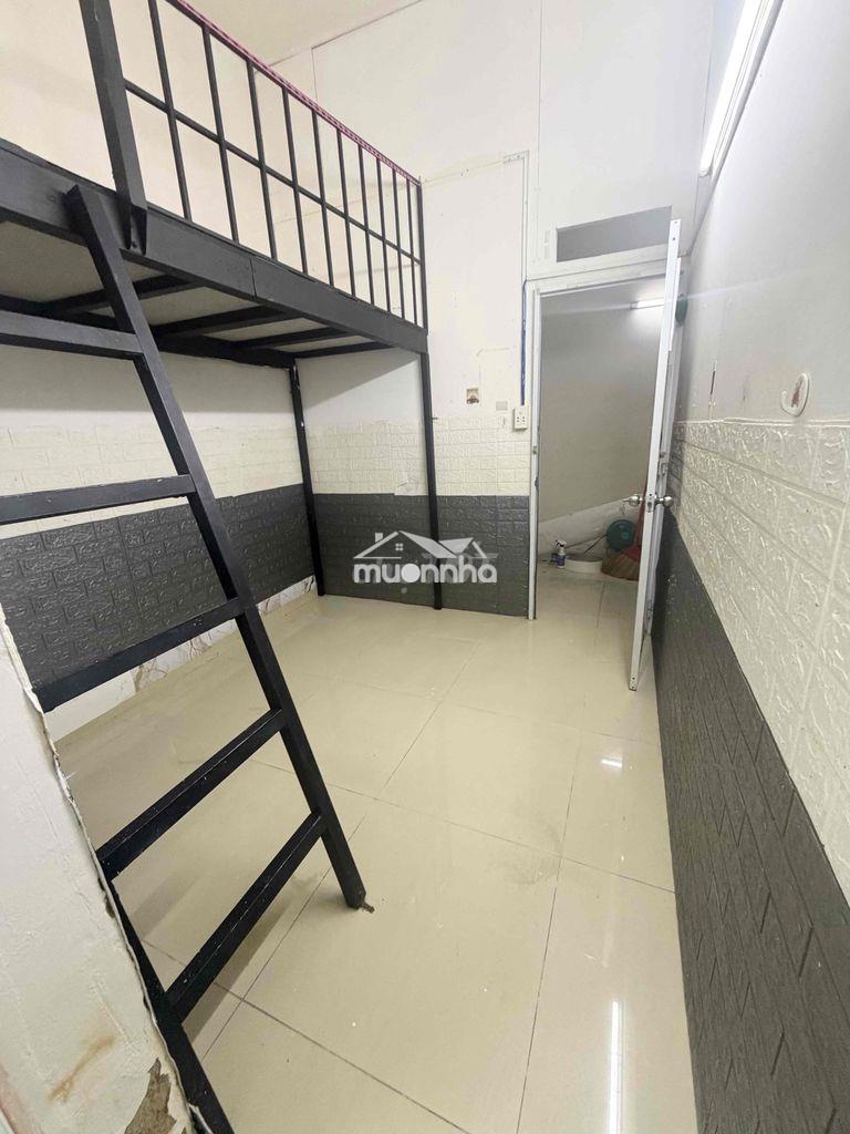 Phòng tầng trệt - gác lững - tolet riêng - hẽm rộng xe tải - an ninh - 2