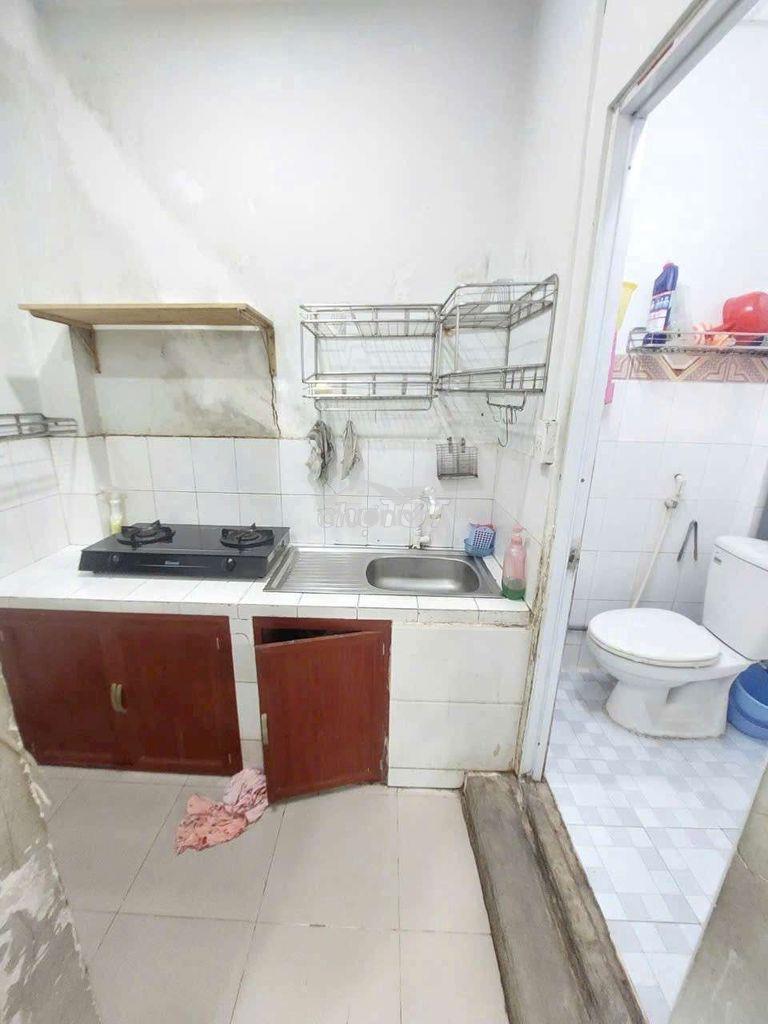 Nhà nguyên căn, 1 lầu, 2pn, 2wc. giá 4tr - 3