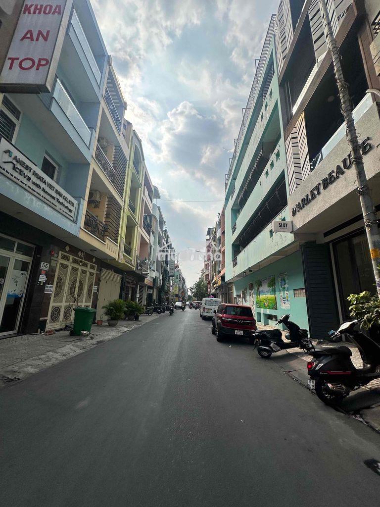 Cho thuê nhà mới 135 nguyễn hữu cảnh. nhà 3 tầng xe hơi trong nhà giá