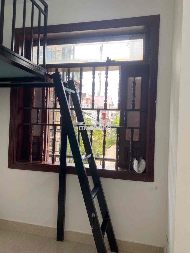 Phòng ban công thoáng mát rộng rãi kế bên đại học công thương văn hiên - 4