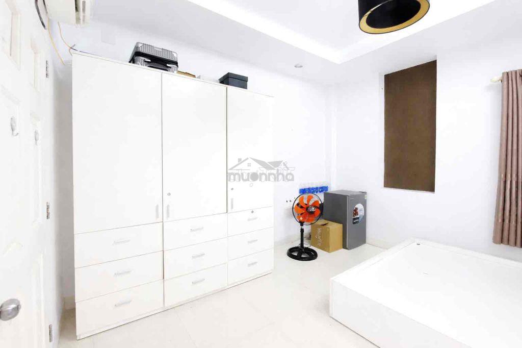 Phòng cửa sổ trời sạch đẹp - 2