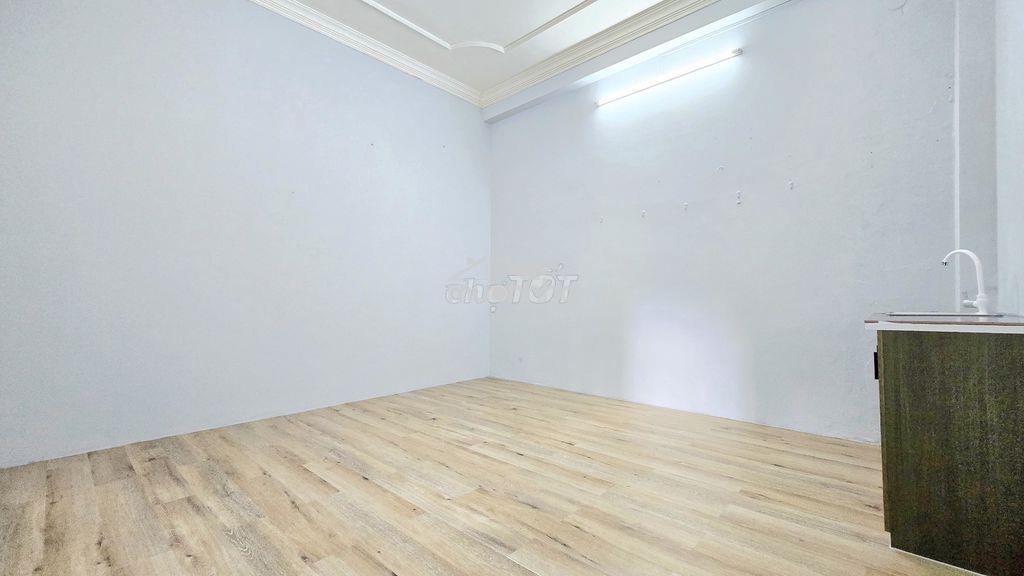 01/07 trống ! phòng đẹp, cửa sổ, sẵn máy lạnh, kệ bếp, mặt tiền cva ! - 2