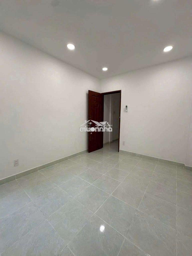 Nhà mới xe hơi đậu  cửa huỳnh văn bánh_ tiện ở + kinh doanh - 3