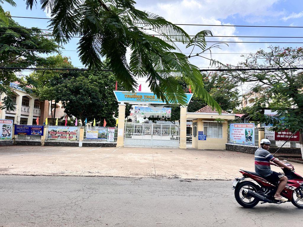 Nằm ngay đường vđ 2 tp.long khánh. gần trường lớn của p.bảo vinh - 3