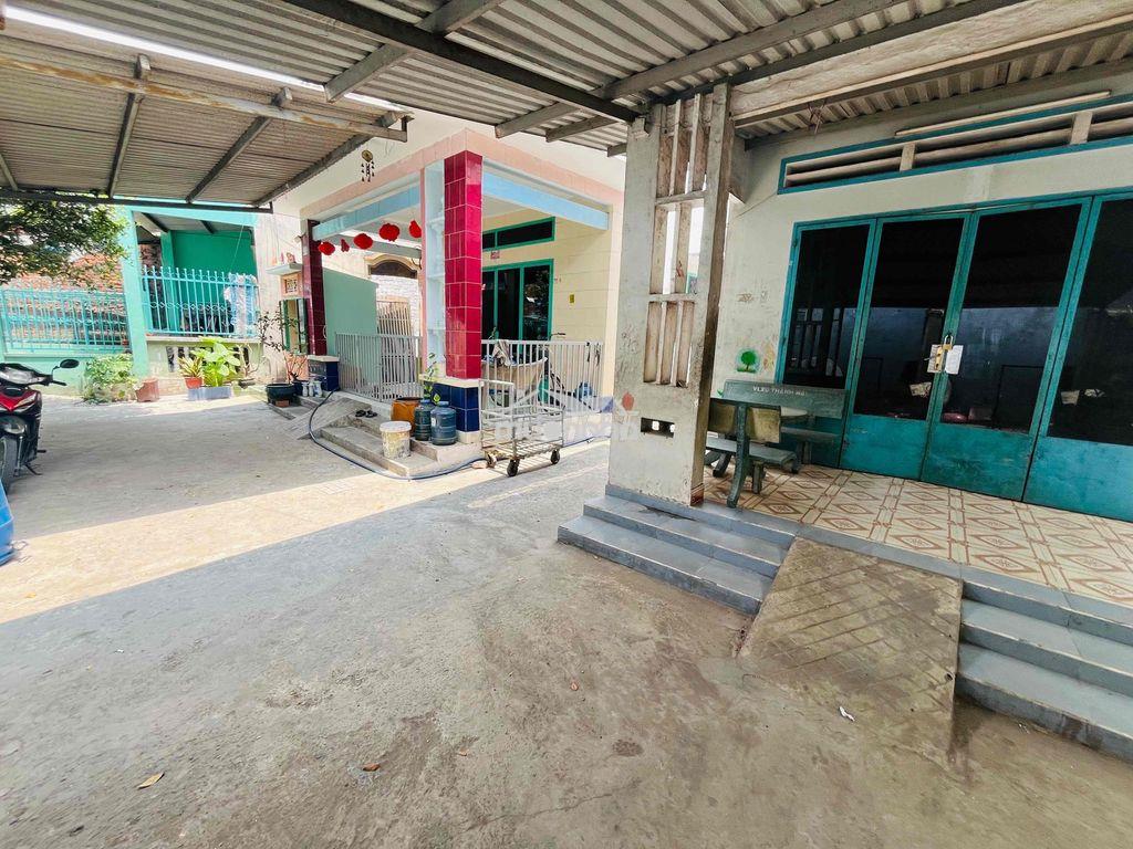 Nhà shr cách trần hưng đạo vô 50m gần sân vận động p.đông hoà - 2