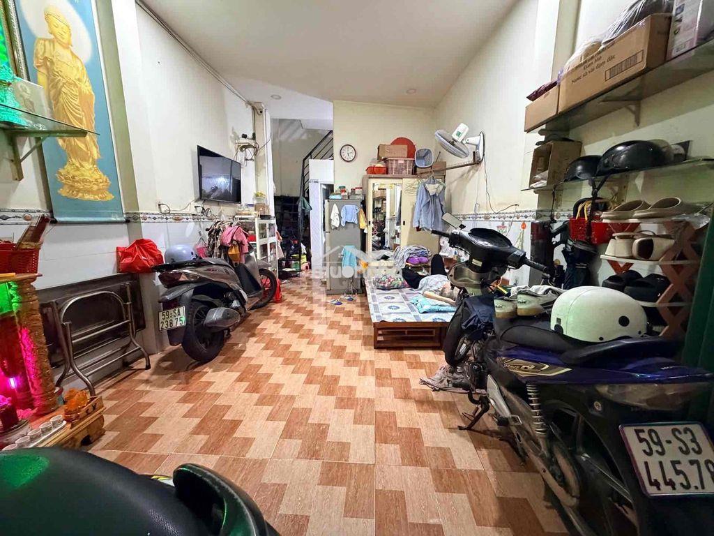 🔥🔥Gấp bán hạ 600tr còn 4,2tỷ tl  🏡 sau lưng căn mặt tiền - ô tô đỗ cổ - 4