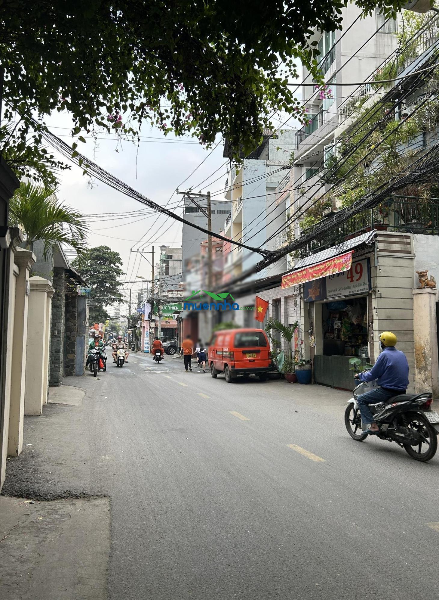 Nhà xây 1 hầm + 7 tầng + thang máy - khu đường trần bình trọng