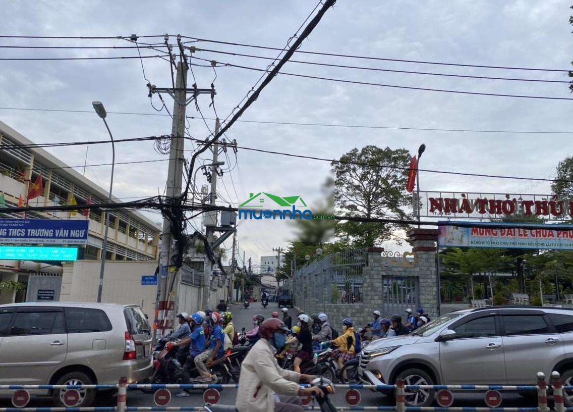 Bán nhà 1 trệt 1 lầu hẻm xe hơi đường võ văn ngân